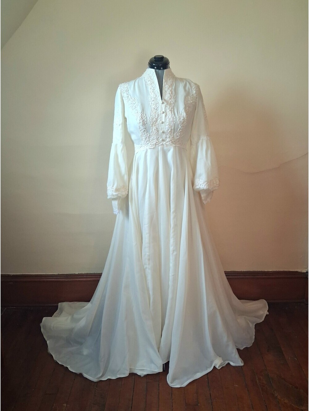 Vintage 1970s Edwardian style Wedding Dress, ivory beaded lace sz s